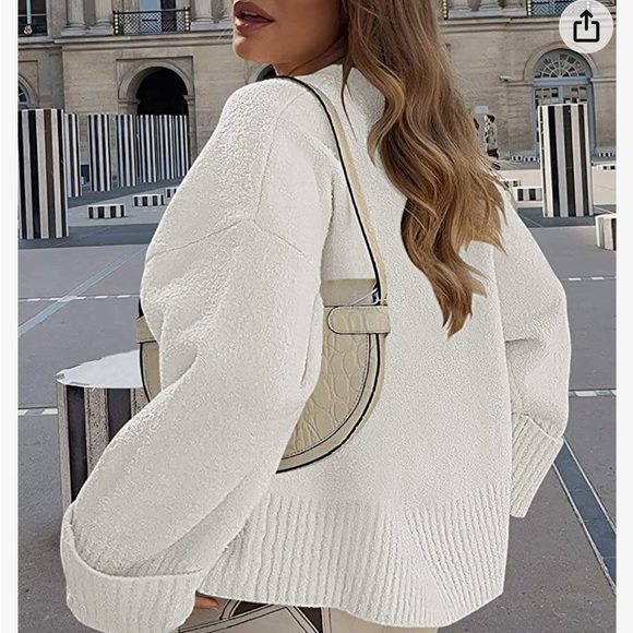 Sweaters - White crew neck sweater